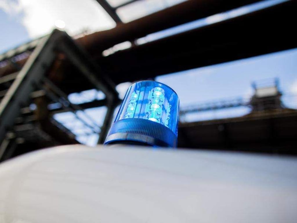 Ein Blaulicht der Polizei. Foto: Rolf Vennenbernd/Archiv