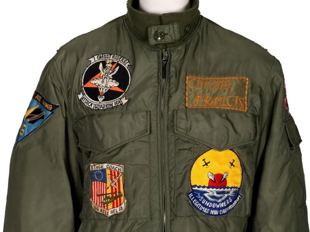 Eine khakifarbene Bomberjacke ist das Lieblingsstück von Connie Francis. Foto: Heritage Auctions