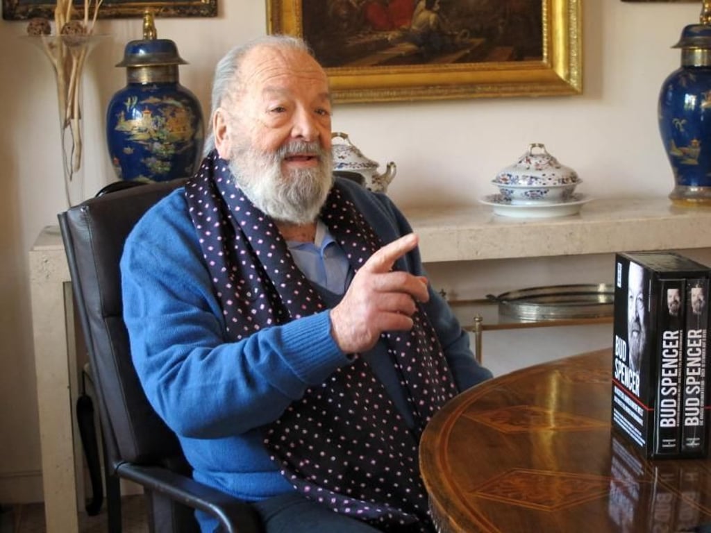 Der italienische Schauspieler Bud Spencer in seiner Wohnung in Rom (Italien). Foto: Miriam Schmidt