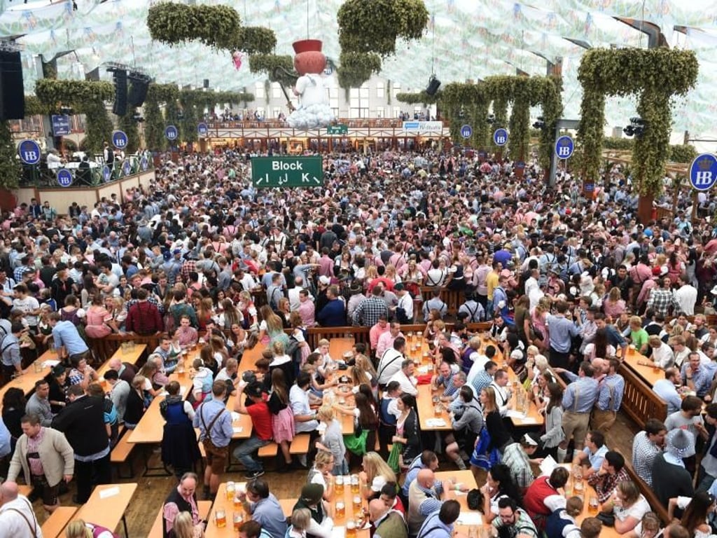 Gedränge im Hofbräuzelt. Foto: Felix Hörhager