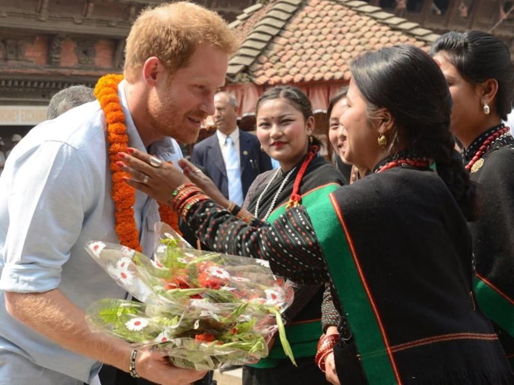 Prinz Harry bei der Ankunftszeremonie in Nepal. Foto: Prakash Mathema
