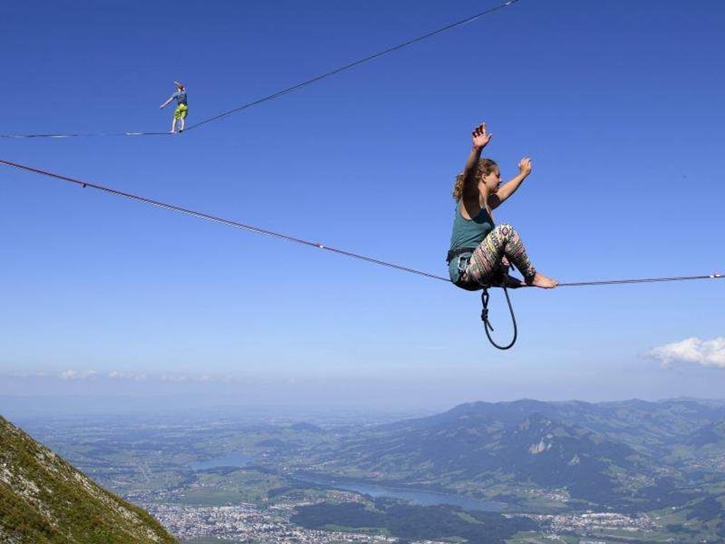 Ein Balanceakt: Joanna Stock aus Frankreich in luftiger Höhe. Foto: Laurent Gillieron