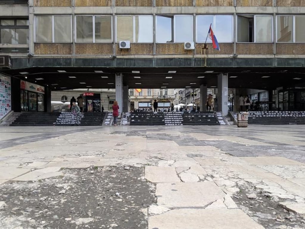 Teil der Universität von Belgrad - die Stadt ist an vielen Stellen durchaus nicht schön anzusehen. Foto: Laura Lewandowski