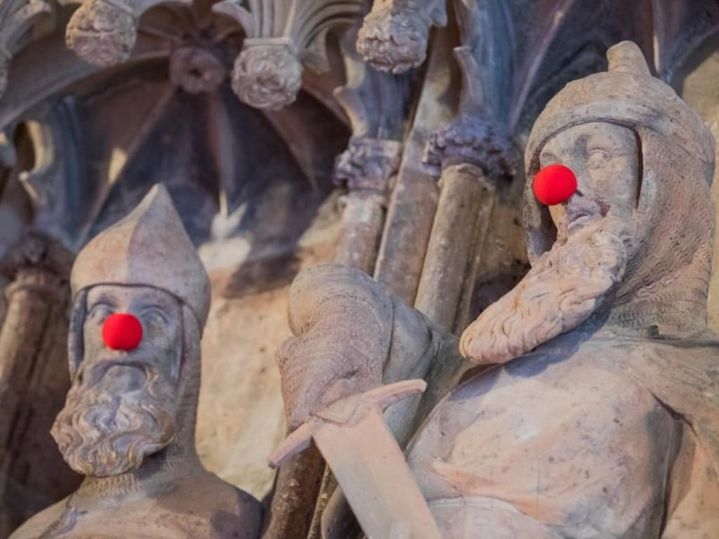 Zwei der neun Helden im Kölner Rathaus: Ja, es ist Karneval. Foto: Rolf Vennenbernd