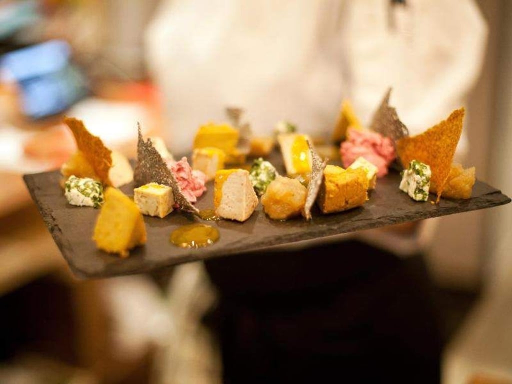 Eine vegane Käseplatte im «Rawtastic». Foto: Daniel Naupold