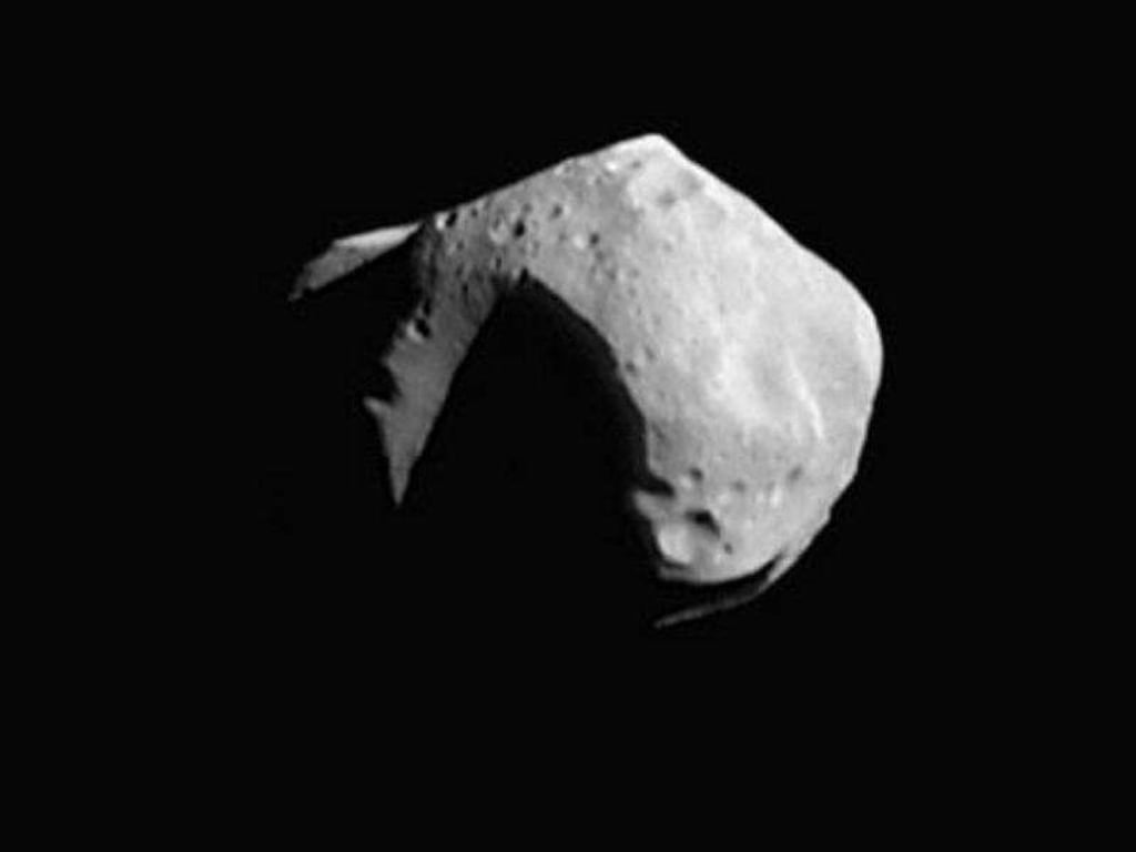 Der Asteroid «Mathilde», aufgenommen im Juni 1997 von der Raumsonde NEAR Shoemaker. Foto: NASA
