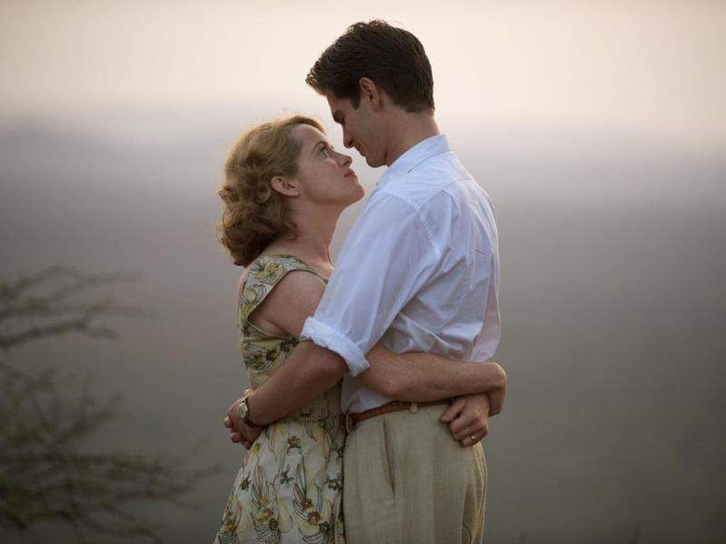 Diana (Claire Foy) und Robin Cavendish (Andrew Garfield) sind nach Kenia gereist. Foto: Imaginarium/SquareOne/Universum