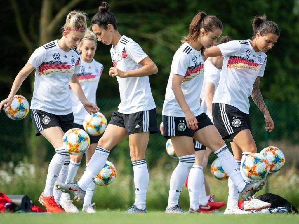 Die DFB-Spielerinnen beim Training. Foto: Sebastian Gollnow