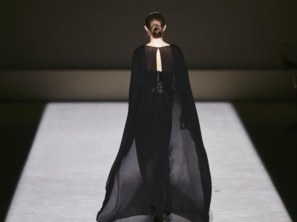 Mit dem Auftritt von Gigi Hadid endet die Show von Tom Ford. Foto: Andres Kudacki/FR170905 AP