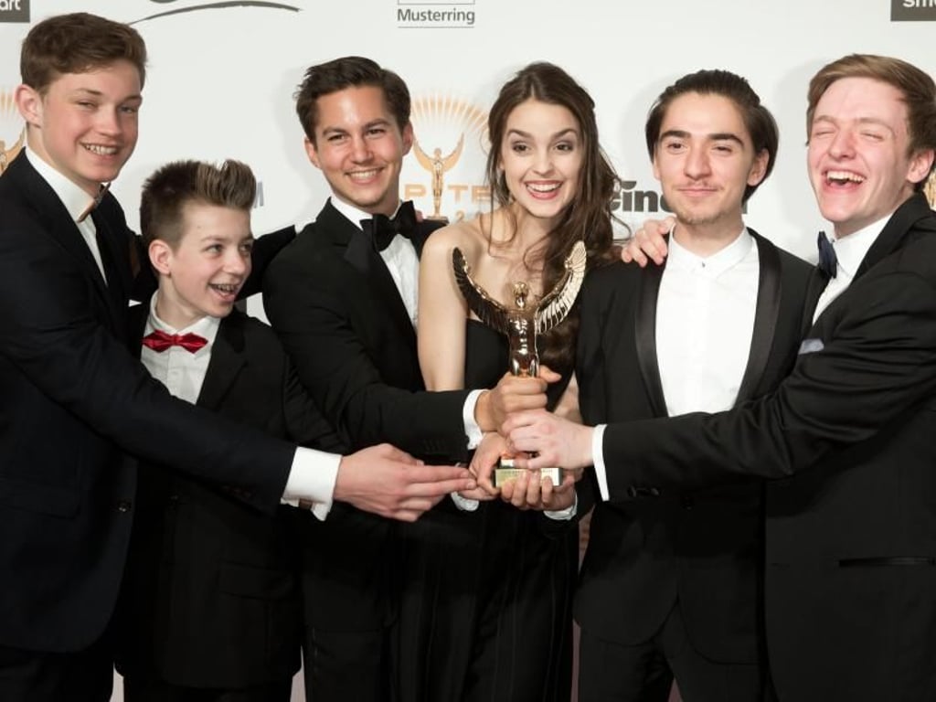 Die TV-Serie «Club der roten Bänder» wurde ausgezeichnet und das Ensemble freut sich riesig. Foto: Jörg Carstensen