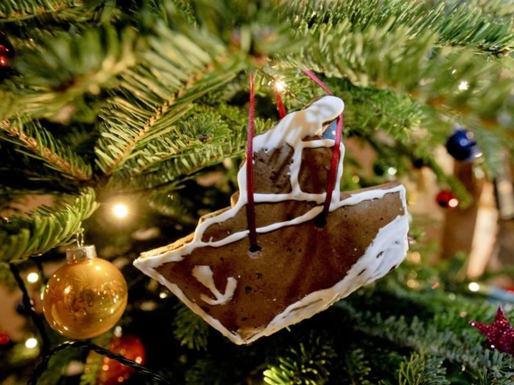 Essbarer Baumschmuck: Auch Plätzchen können zur Weihnachtsdekoration werden. Foto: Markus Scholz