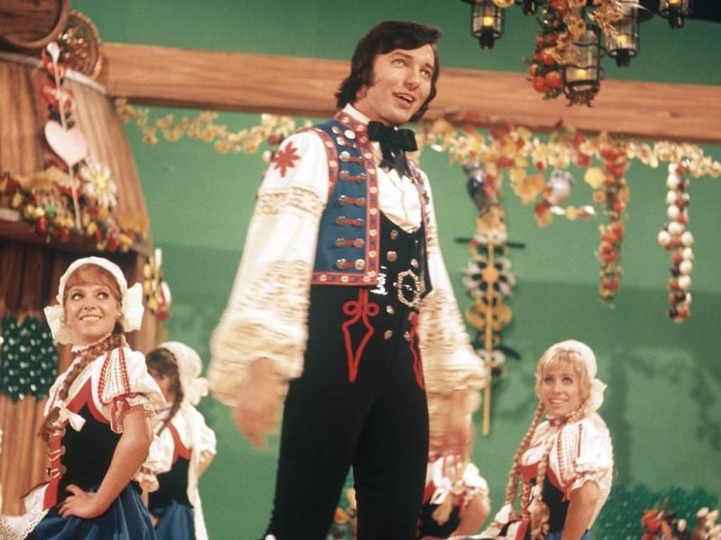 Karel Gott 1971 in der ZDF-Silvester-Show. Foto: Chris Hoffmann/dpa