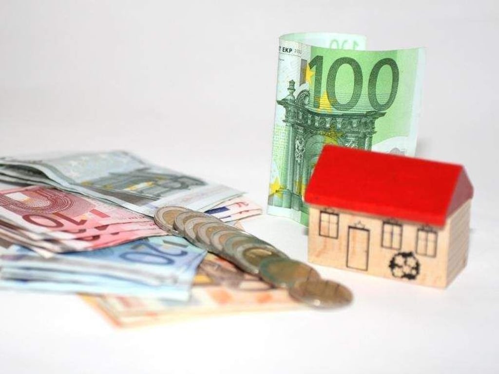 Wer vorzeitig einen Immobilienkredit tilgen will, sollte sich die Widerrufsbelehrung im Vertrag ansehen. Ist diese fehlerhaft, spart sich der Kreditnehmer womöglich die Vorfälligkeitsentschädigung. Foto: dpa-infocom