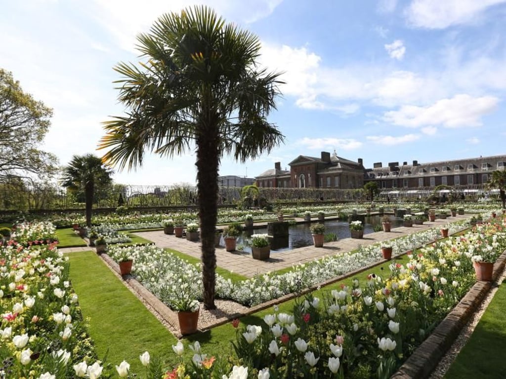 Blick in den «Weißen Garten» vor dem Kensington Palast in London, der anlässlich des 20. Todestags von Prinzessin Diana angelegt wurde. Foto: Jonathan Brady