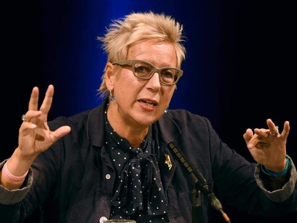 Engagiert sich seit zwei Monaten täglich für Flüchtlinge: Regisseurin Doris Dörrie. Foto: Swen Pförtner