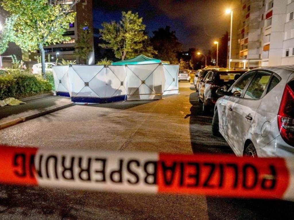 Tatort in Stuttgart: Das 36 Jahre alte Opfer wurde nach Polizeiangaben im Zuge eines Streits mit einem «schwertähnlichen Gegenstand» erstochen. Foto: Kohls/SDMG