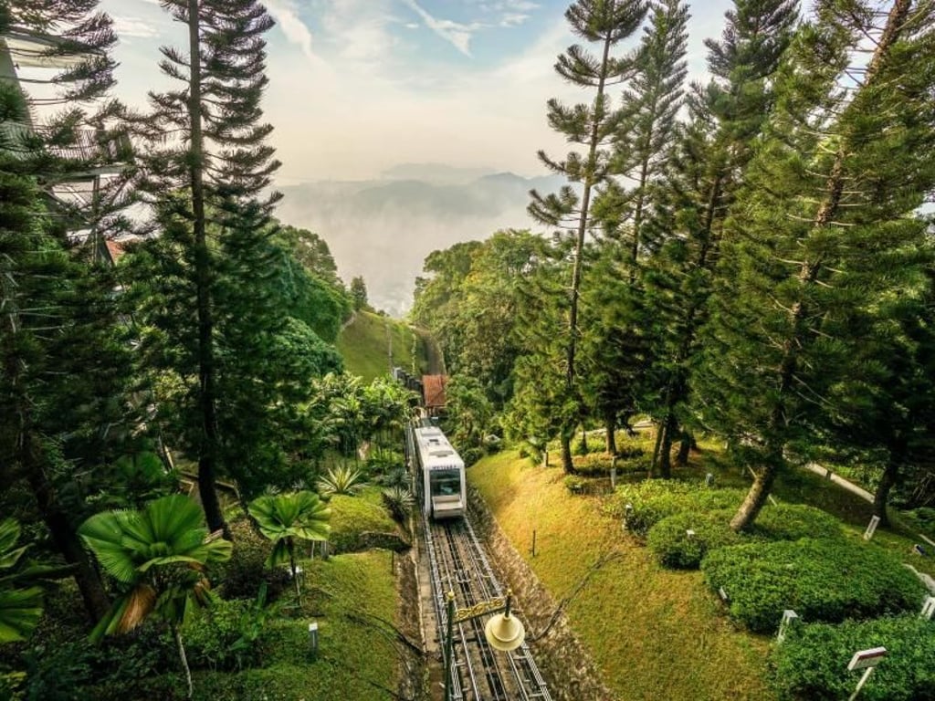 Mit der Standseilbahn geht es rasant nach oben auf den Penang Hill. Foto: Penang Global Tourism
