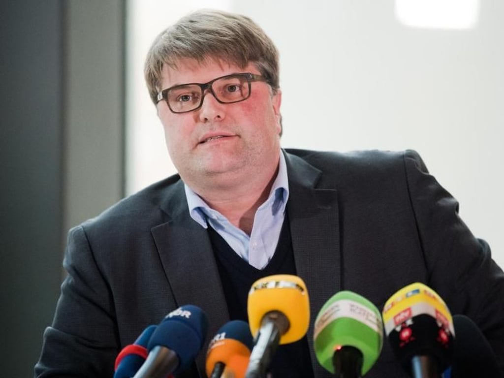 Tjark Bartels, Landrat des Kreises Hameln-Pyrmont, hatte eingeräumt, dass das Jugendamt des Kreises trotz mehrfacher Hinweise auf Pädophilie einen heute 56-Jährigen als Pflegevater für ein kleines Mädchen eingesetzt hatte. Foto: Julian Stratenschulte