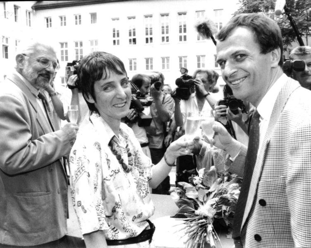 Sachsen-Anhalt, Landesregierung
Sachsen-Anhalt, Landesregierung, Koalitionsgespräche, SPD-Grüne, 5.7.1994, Höppner, Heidecke und Tschiche