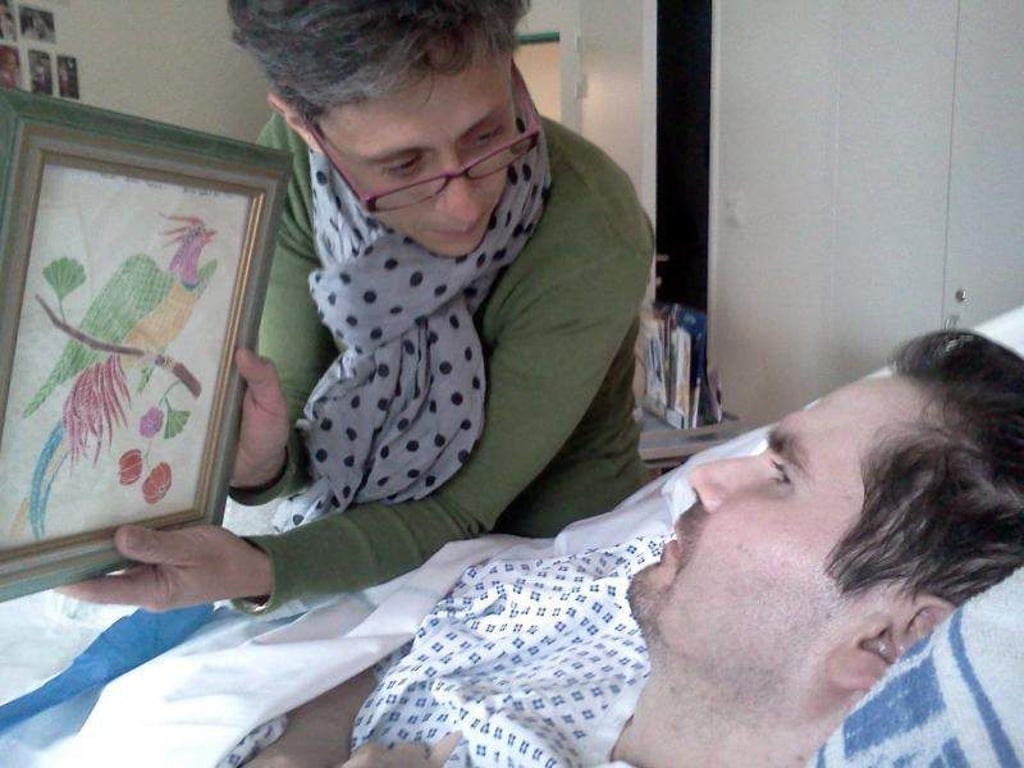 Ein Foto aus dem Jahr 2014: Vincent Lambert (r.) und seine Mutter im Krankenhaus. Foto: Photopqr/L'union De Reims/MAXPPP/epa