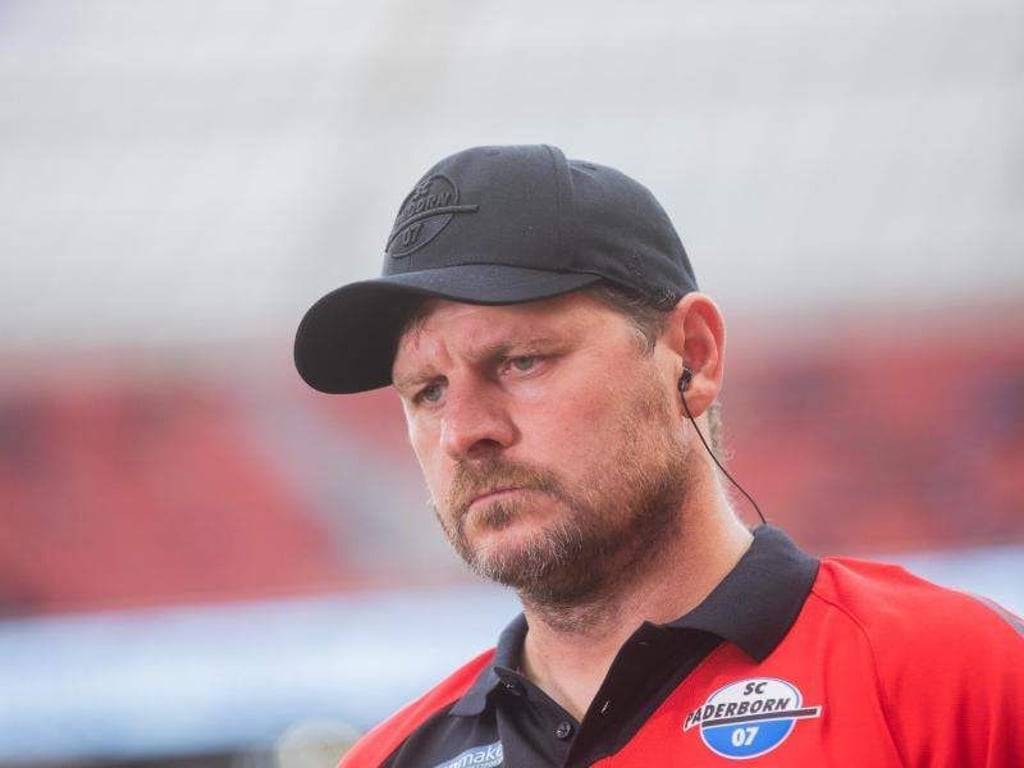Paderborns Trainer Steffen Baumgart war zuletzt ein gefragter Mann. Foto: Rolf Vennenbernd