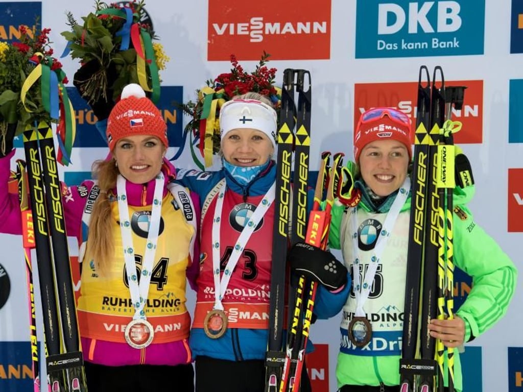 Auf dem Podium: Gabriela Koukalova (l-r), Kaisa Mäkäräinen und Laura Dahlmeier. Foto: Sven Hoppe
