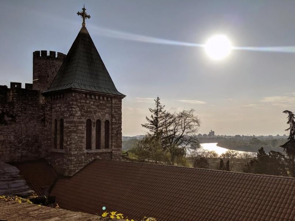 Sonne über Belgrad: Die serbische Hauptstadt wird zum Trendziel unter jungen Travellern - vorläufig jedoch vor allem vom Balkan selbst. Foto: Laura Lewandowski