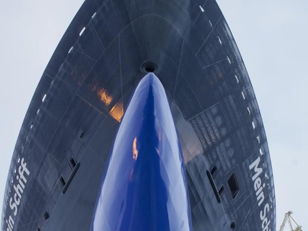 Bereit zum Aufschwimmen: Ein letzte Blick von unten auf den Kiel des neuen Schiffs. Foto: Tui Cruises