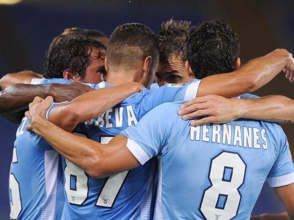 Das Team um Nationalstürmer Miroslav Klose gewann zum Saisonauftakt in der Serie A gegen Udinese Calcio mit 2:1. Foto: Maurizio Brambatti