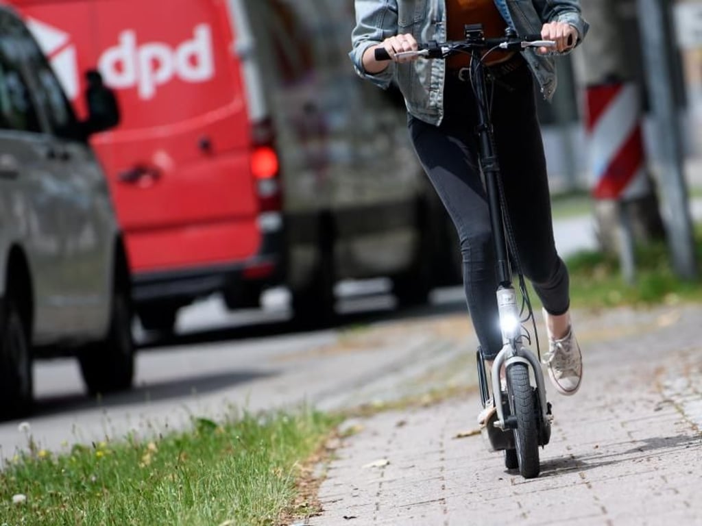 Fehlen nur vernüftige Verkehrswege: Probefahrt mit einem «Metz Moover». Foto: Sven Hoppe