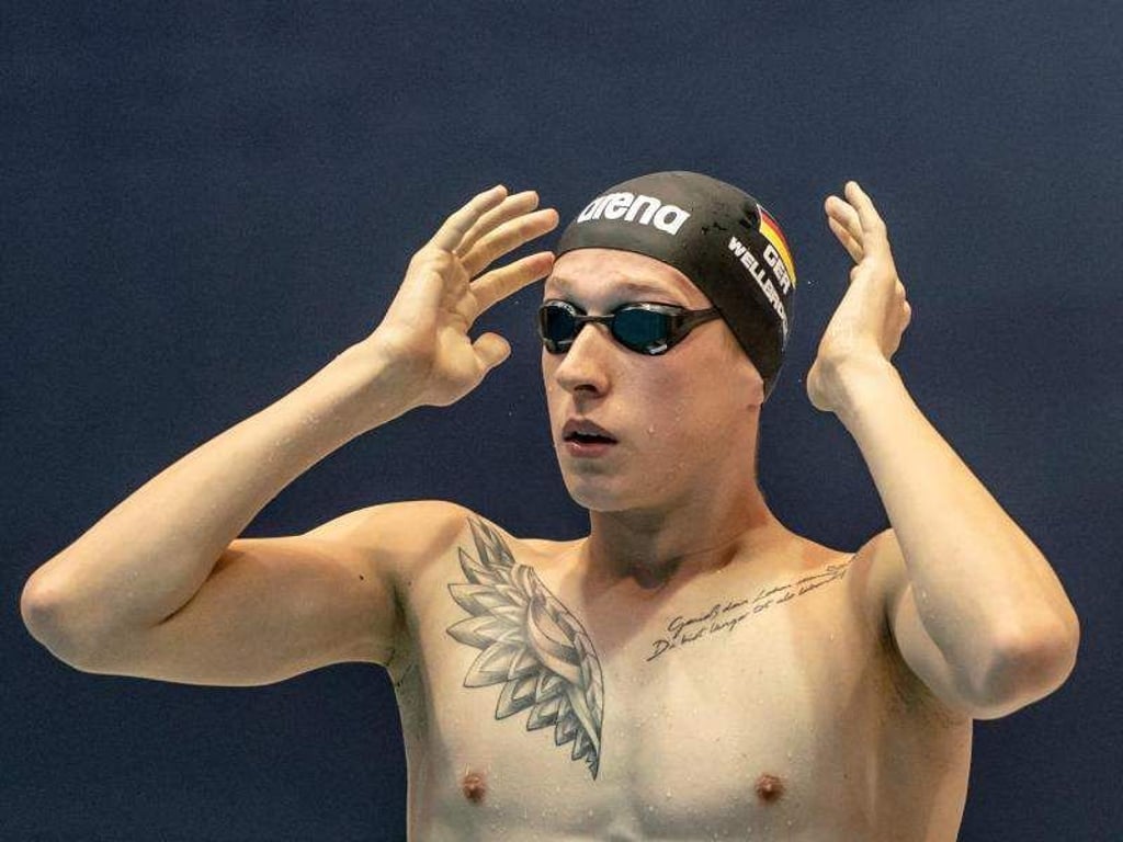 Florian Wellbrock bereit sich auf seinen Start vor. Foto: Bernd Thissen/dpa