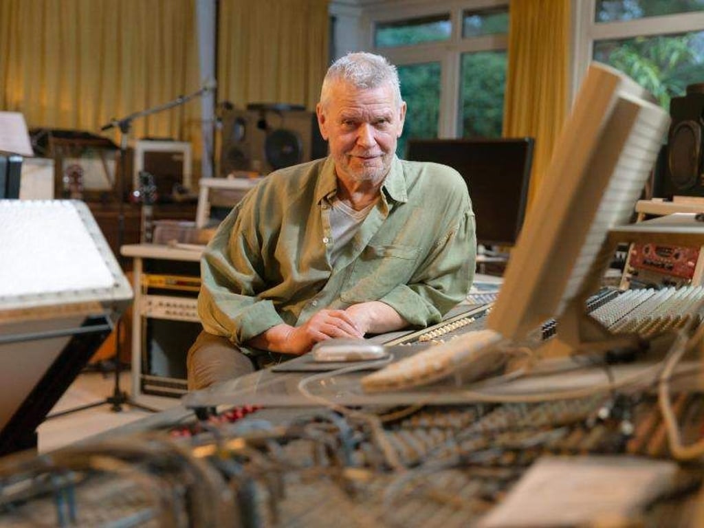Achim Reichel in seinem Tonstudio: Der Musiker hat Geschichte geschrieben. Foto: Ulrich Perrey