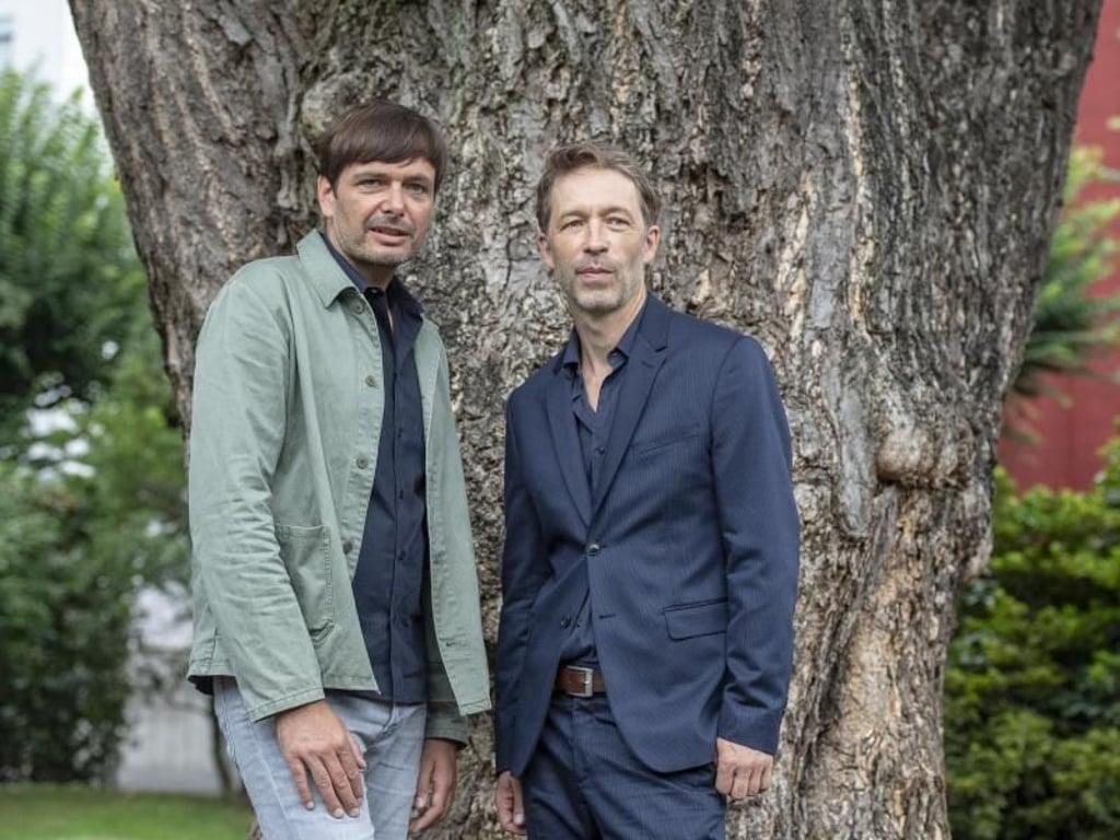 Ulrich Köhler (l) und Henner Winckler setzen in «Das freiwillige Jahr» auf starke Emotionen. Foto: Urs Flueeler/Keytone
