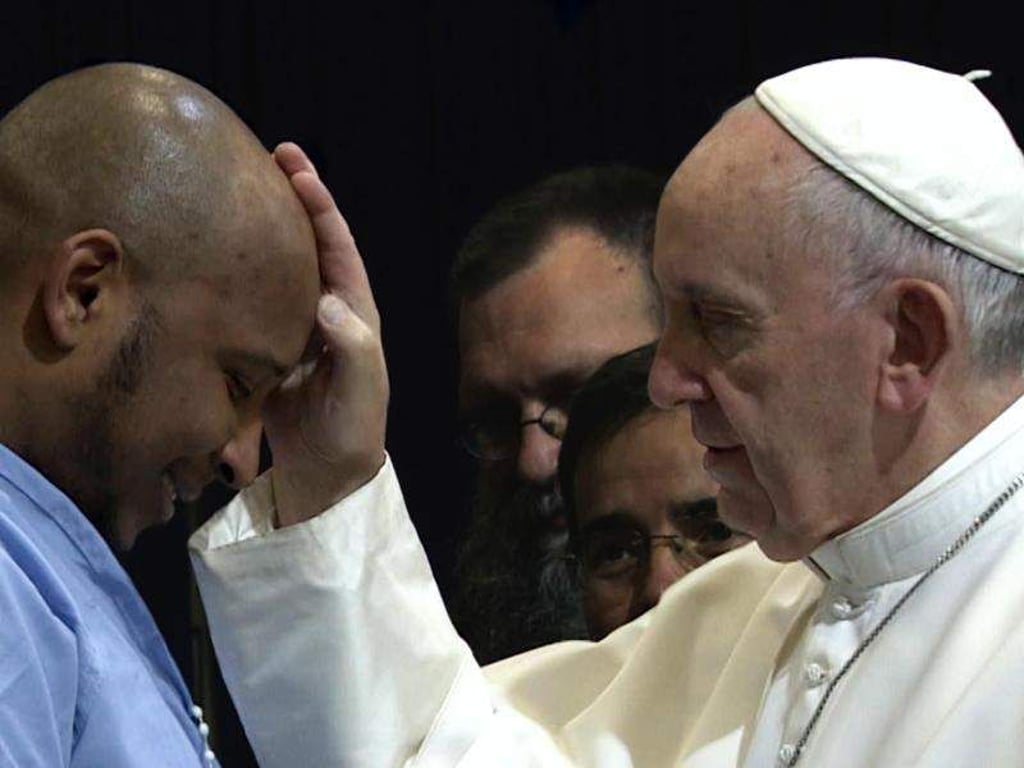 Doku über den Papst: Mit seinem Charisma nimmt Franziskus rasch für sich ein. Foto: Universal Pictures