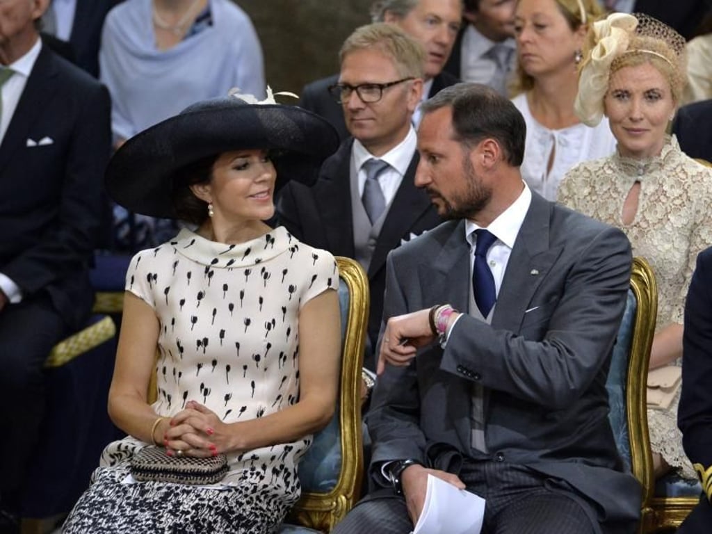 Zur Taufe angereist: die dänische Kronprinzessin Mary und der norwegische Kronprinz Haakon. Foto: Anders Wiklund