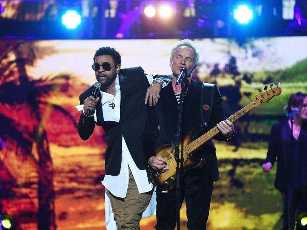Sting (r) und Shaggy treten in Londons Royal Albert Hall beim Konzert zum 92. Geburtstag der britischen Königin Elizabeth II auf. Foto: Andrew Parsons/Sunday Times