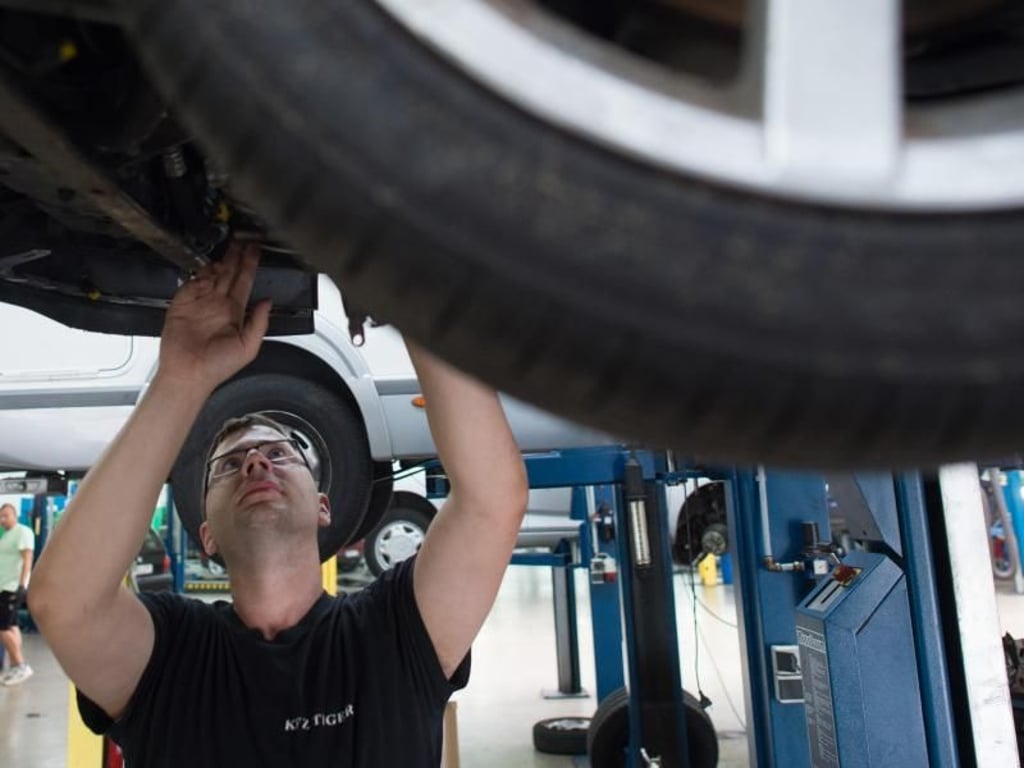 Einfach beginnen: So manch ein Kunde will vielleicht nur die Räder an seinem Auto in Eigenregie wechseln. Foto:Markus Scholz/dpa-tmn