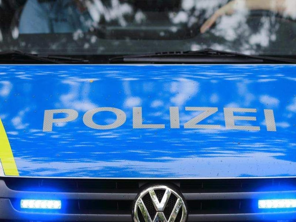 Die Polizei wurde zu einem Einsatz auf der A14 gerufen. Foto: Jens Wolf/Archiv