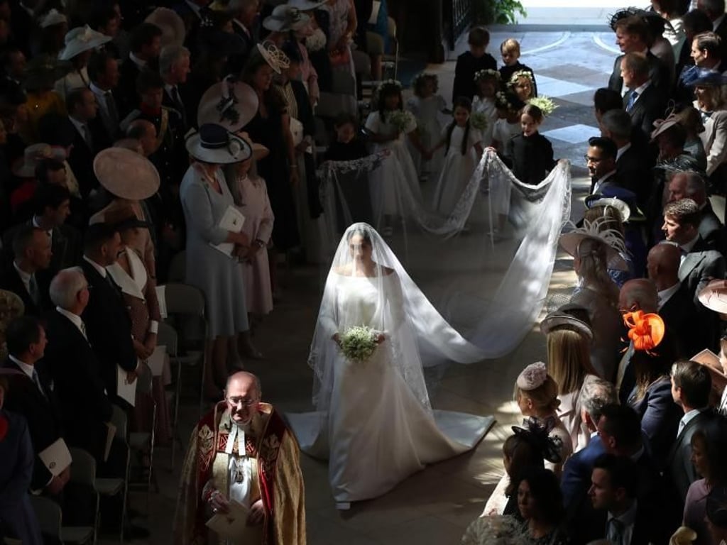 In geradezu mystisches Licht getaucht schreitet Meghan Markle zum Altar. Foto: Danny Lawson/PA Wire