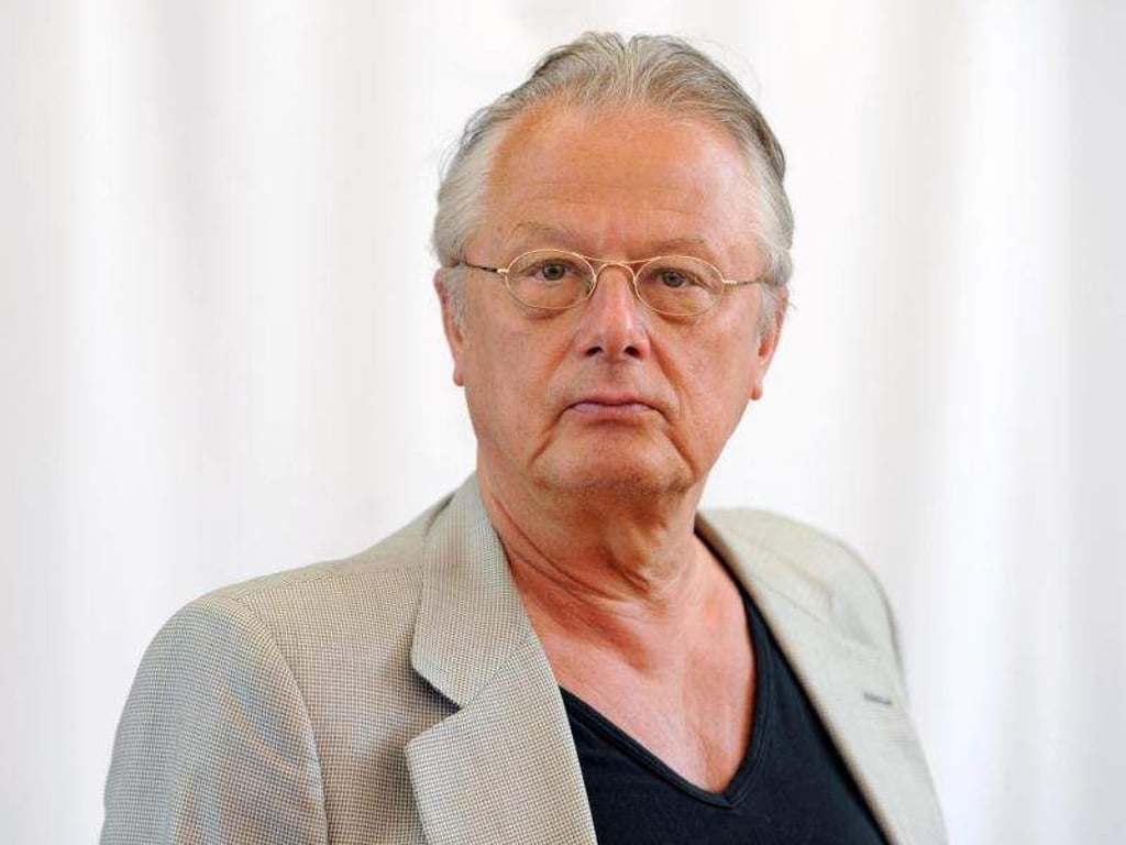 Der Theater-Regisseur Frank Castorf wurde vom Publikum des Münchner Residenztheaters - überwiegend - gefeiert. Foto: Tobias Hase