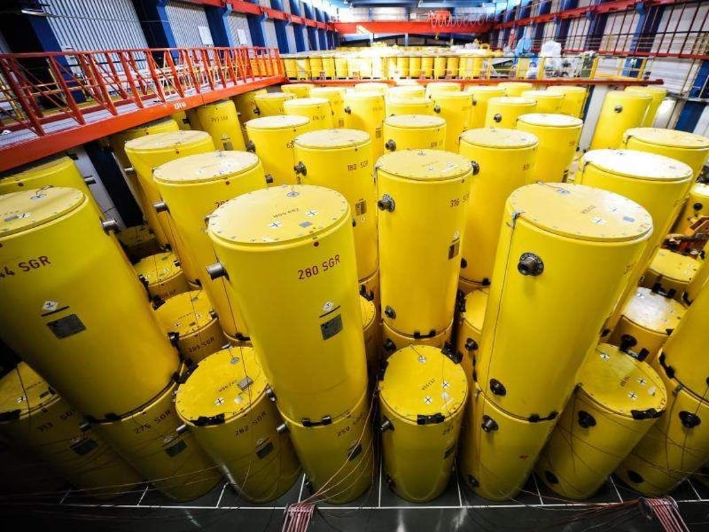 Castorenbehälter im Forschungszentrum Jülich. Deutschlands Atomkonzerne zahlen zusammen rund 24 Milliarden Euro in einen staatlichen Entsorgungsfonds. Foto: Andreas Endermann
