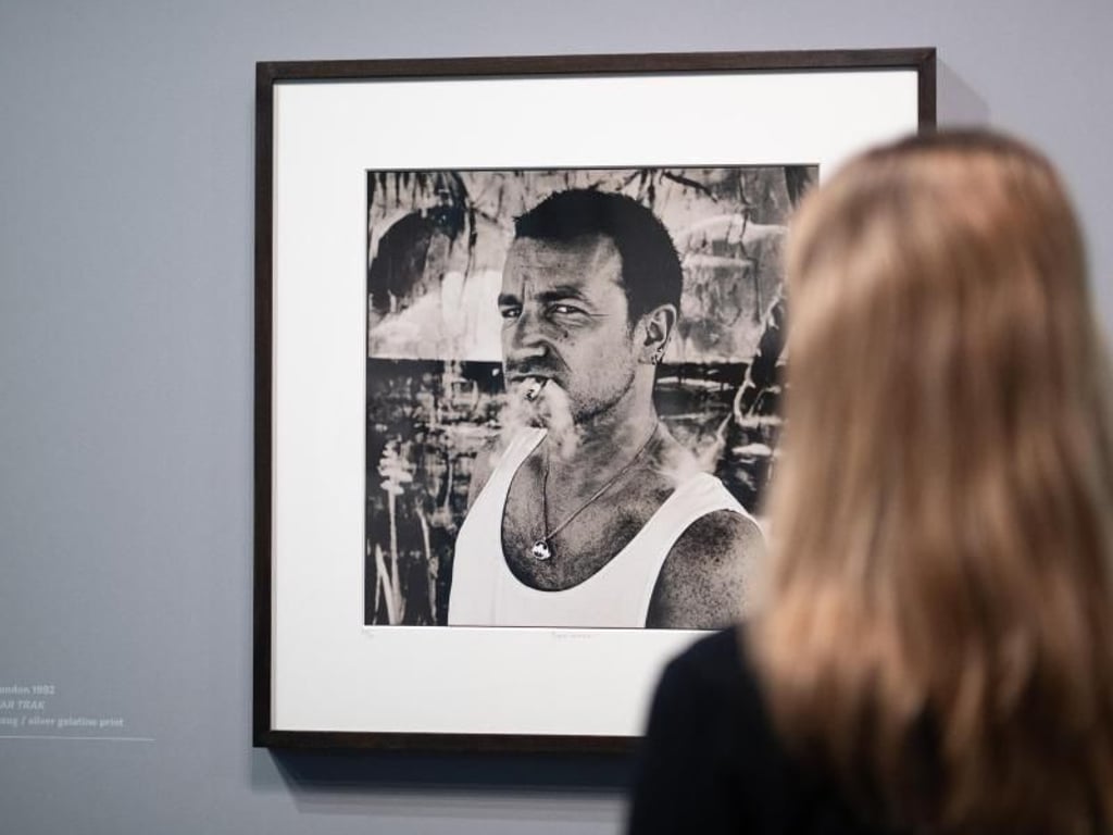 «Anton Corbijn - The Living and the Dead»: der U2-Sänger Bono im Portrait. Foto: Daniel Reinhardt