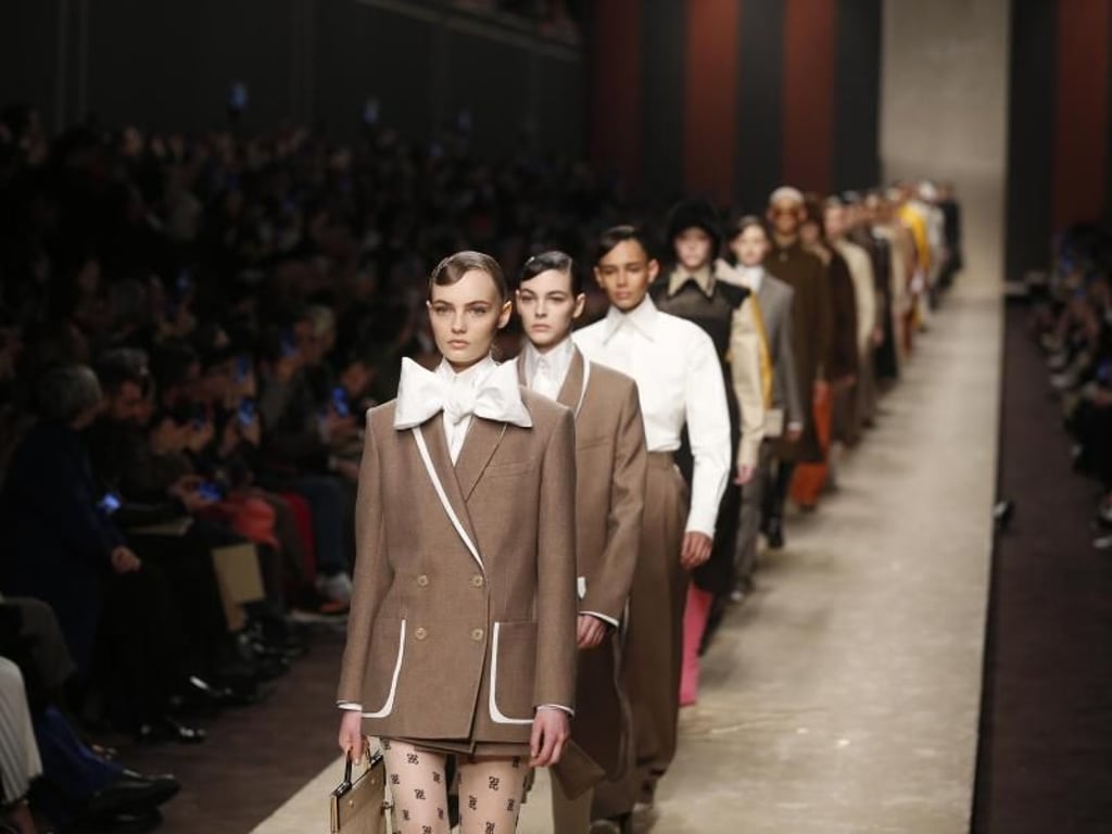 Defilee der Models bei der Fendi-Show. Foto: Antonio Calanni/AP