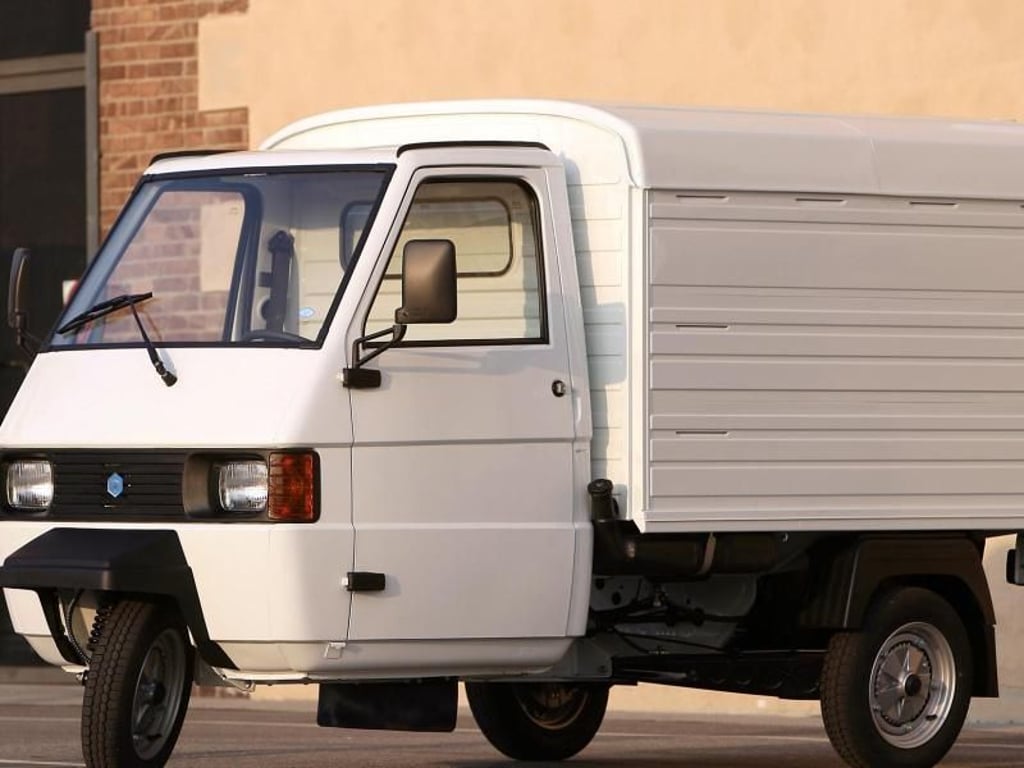 Vespa mit Dach und drei Rädern: Für Leichtkraftfahrzeuge wie den Piaggio Ape (hier das Modell Ape TM) ist Italien nach Frankreich der größte Markt in Europa. Foto: Piaggio