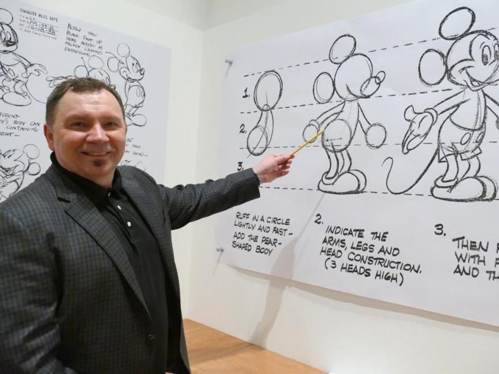 Micky Maus sei gar nicht so einfach zu zeichnen, meint Andreas Deja. Foto: Barbara Munker