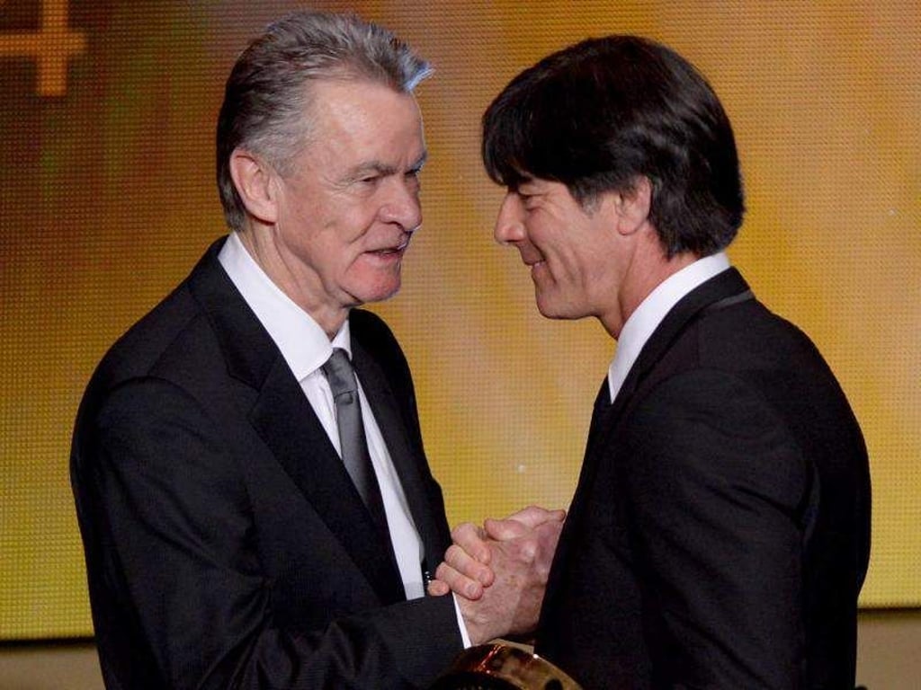 Ottmar Hitzfeld (l) glaubt an Bundestrainer Joachim Löw. Foto: Patrick Seeger