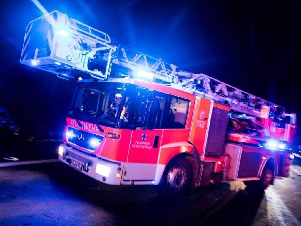 Ein Drehleiterwagen der Feuerwehr. Foto: Marcel Kusch/Archiv