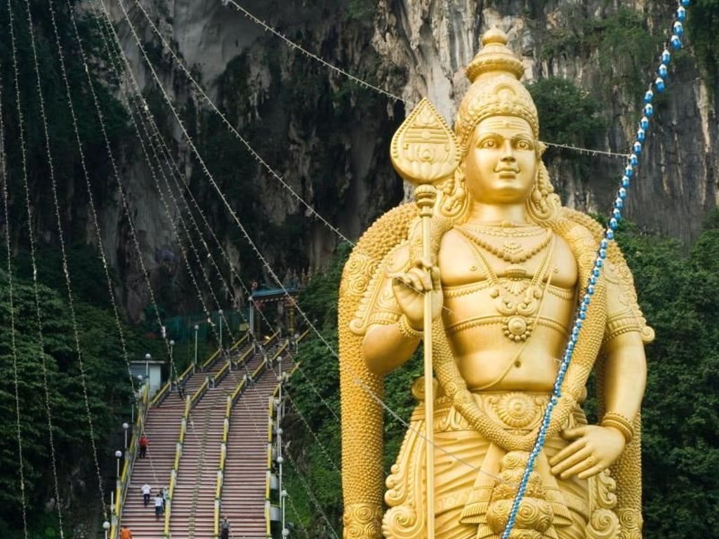 Goldene Statue des Lord Muruga bei den Batu Caves - ein beliebtes Ausflugsziel von Malaysias Hauptstadt Kuala Lumpur aus.
Foto: Tourism Malaysia