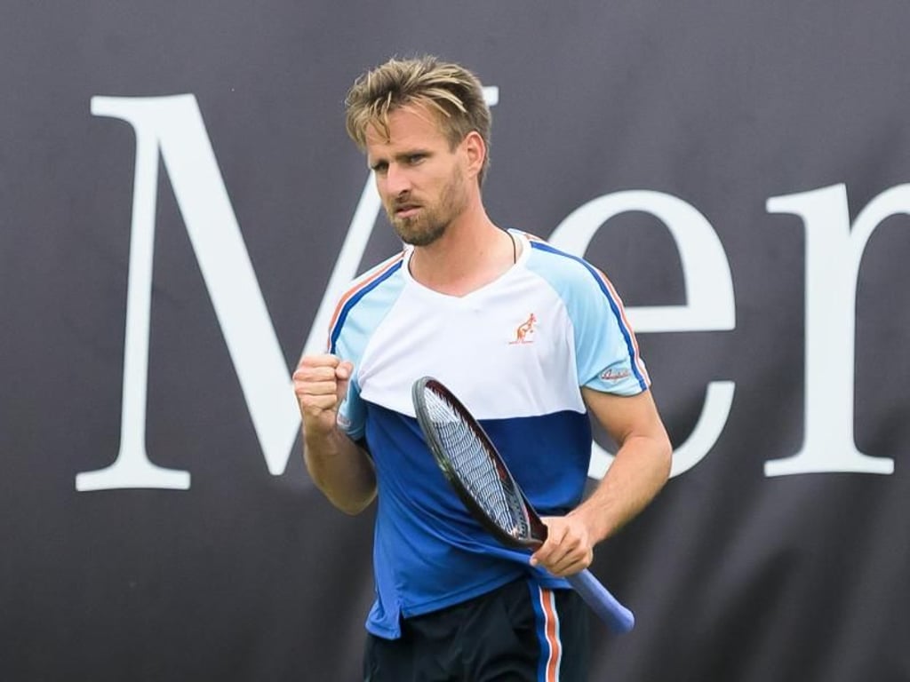Peter Gojowczyk ballt nach einem Ballwechsel im Match gegen Gilles Simon die Faust. Foto: Silas Stein