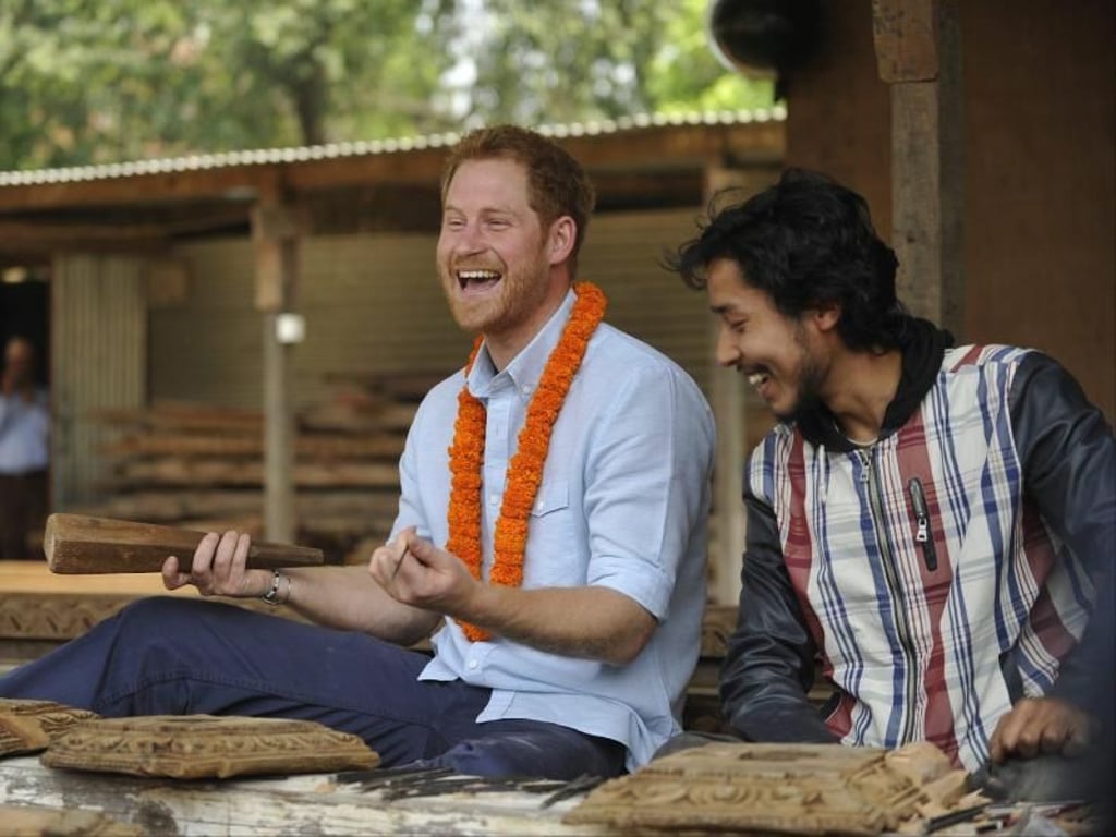 Prinz Harry verbreitet Optimismus im leidgeprüften Nepal. Foto: Prakash Mathema